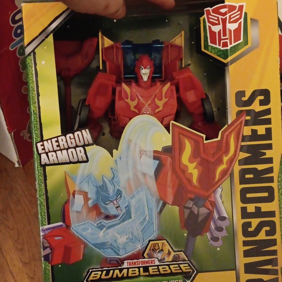 Transformers bumblebee cyberverse adventure - Picture 1 of 4